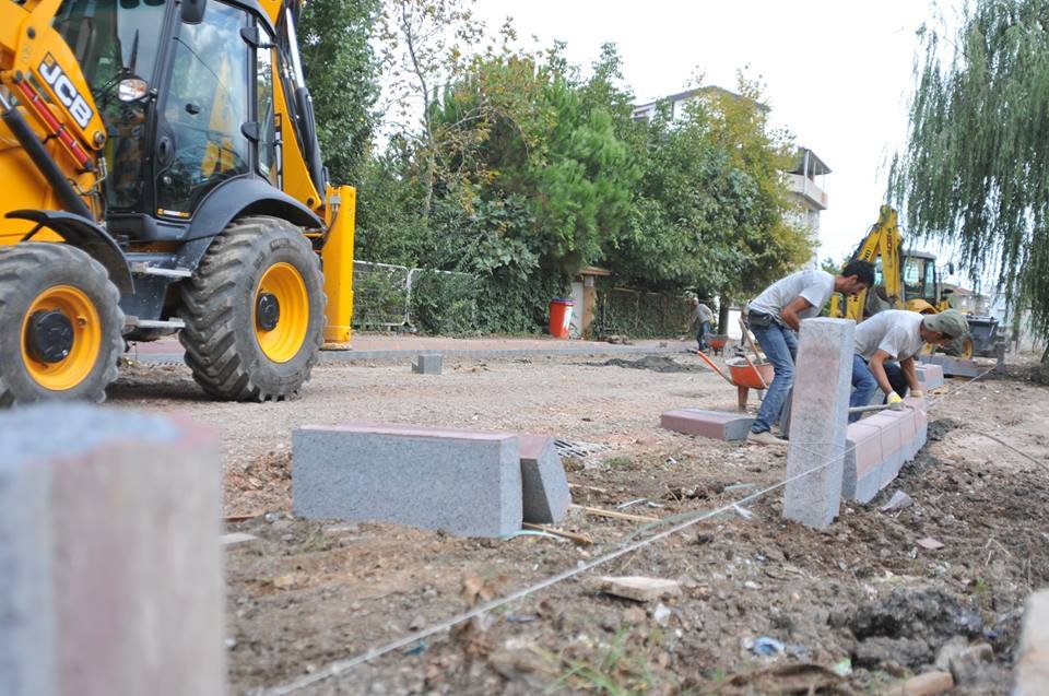 Darıca'da mahallelere parke taşı döşeniyor