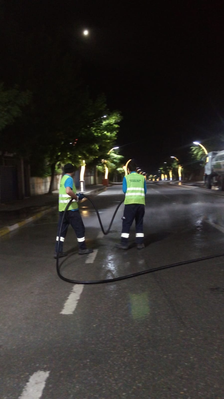 Darıca'da cadde ve sokaklar yıkanıyor