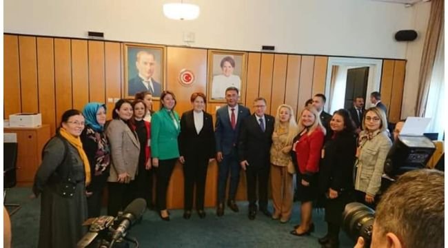 İYİ Partili kadınlar Akşener'le buluştu